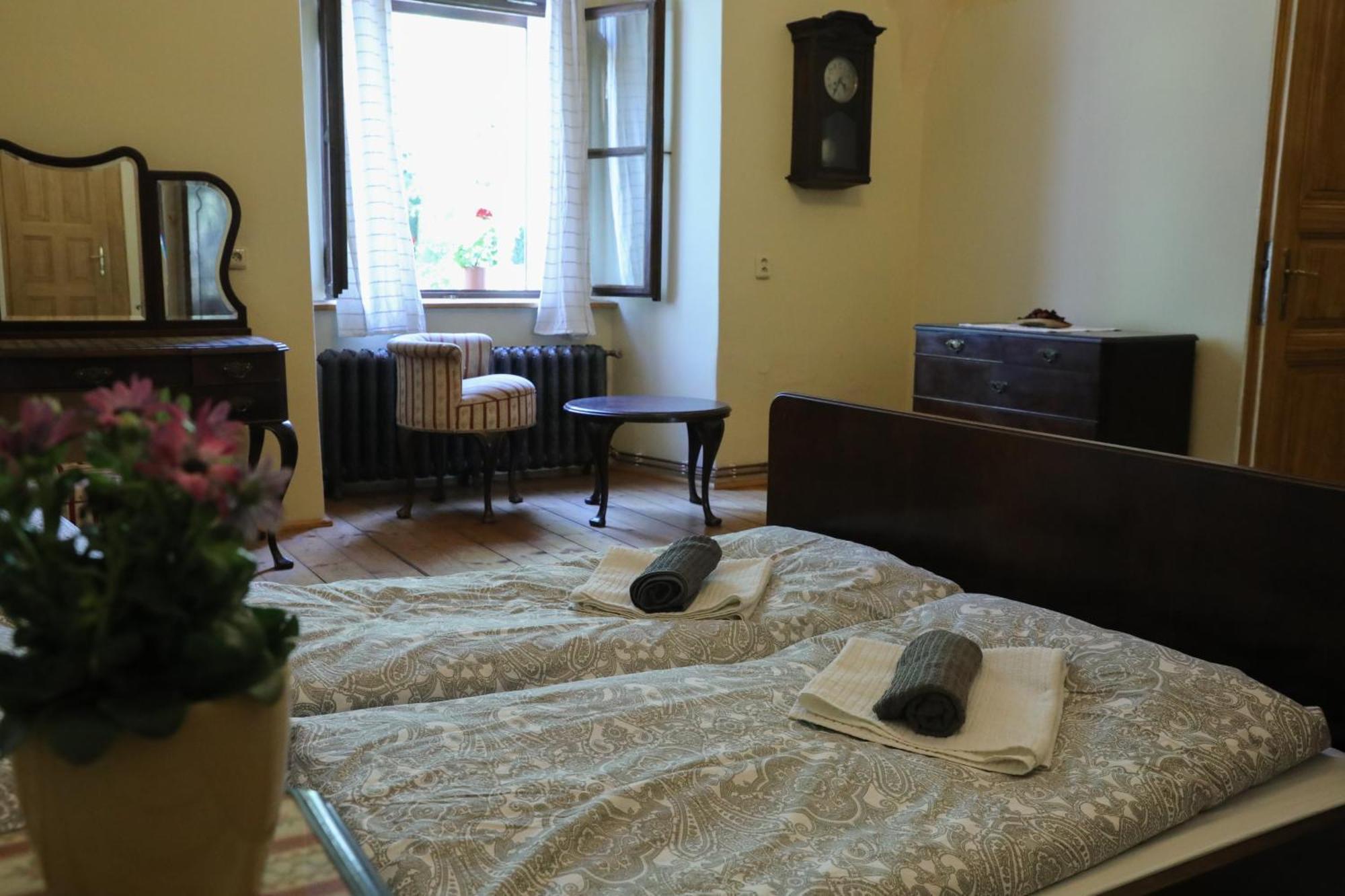 Historicke Apartmany Zelenohorska Posta Nepomuk Ngoại thất bức ảnh
